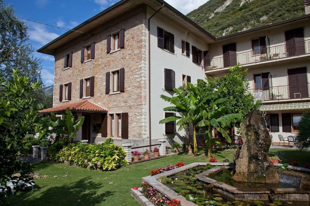 Hotel San Carlo Malcesine Exterior photo